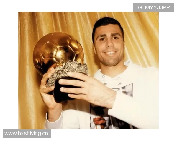 一年前的今天罗德里荣获金球奖见证足球历史的辉煌时刻